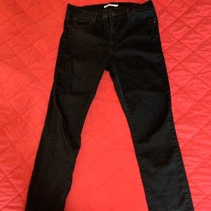 Levi’s shaping skinny jean